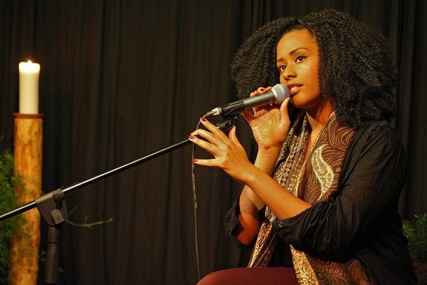 Apprendre à accepter son timbre de voix pour mieux chanter